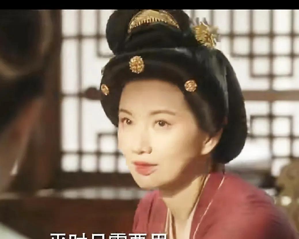 《锦绣芳华》何惟芳的母亲如果不是惨遭吴洪毒害，也不会顺利地活着。她只生了女儿何