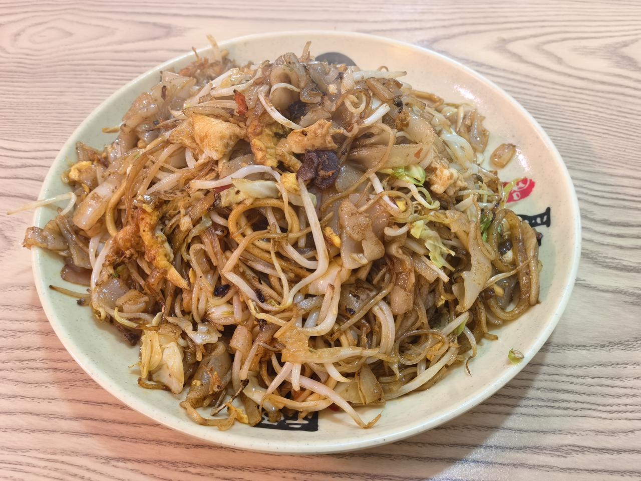 去了一次乌啦啦炒红的实惠小吃店没吃上炒八掺！中午打完球到小区旁边一个凉皮小吃店，