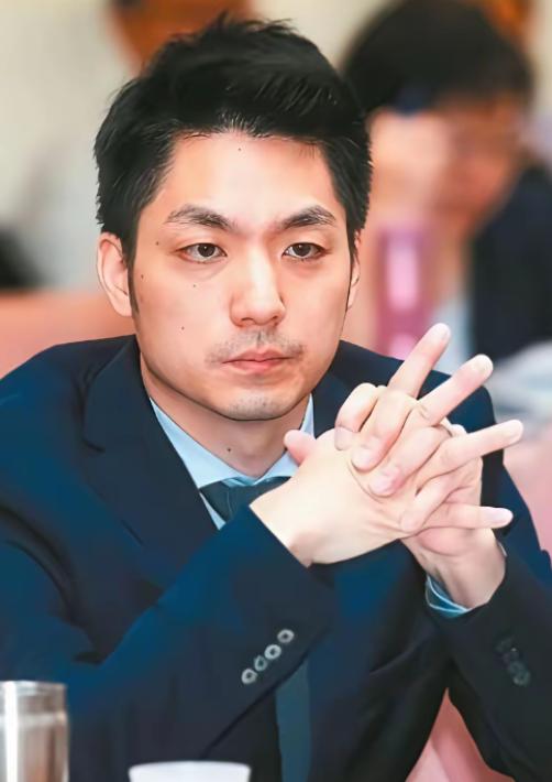 最近蒋家那边又传出消息，有后人站出来公开喊话，想把蒋介石和蒋经国的两口棺椁迁回大