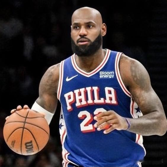 詹姆斯被盯上了！据美媒BasketballForever报道，詹姆斯目前或