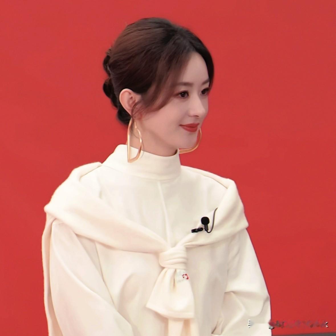 主持人问赵丽颖:儿子和羊绒谁更暖，颖宝真性情回答其实这个问题就不应该问出来，