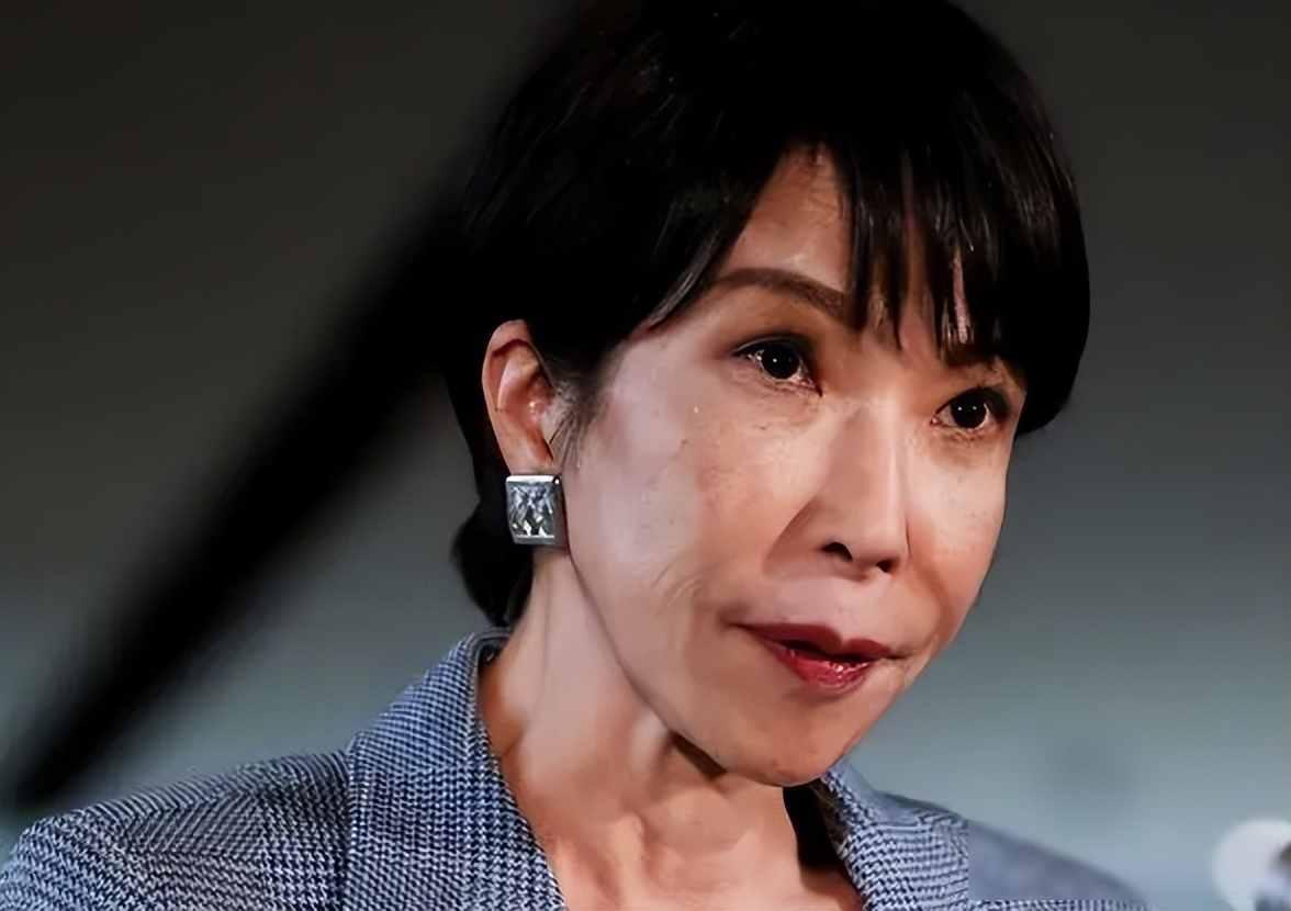 渔船刚被围住，日本执法船就亮出底牌，中国海警早已在旁边看着2026年2月12