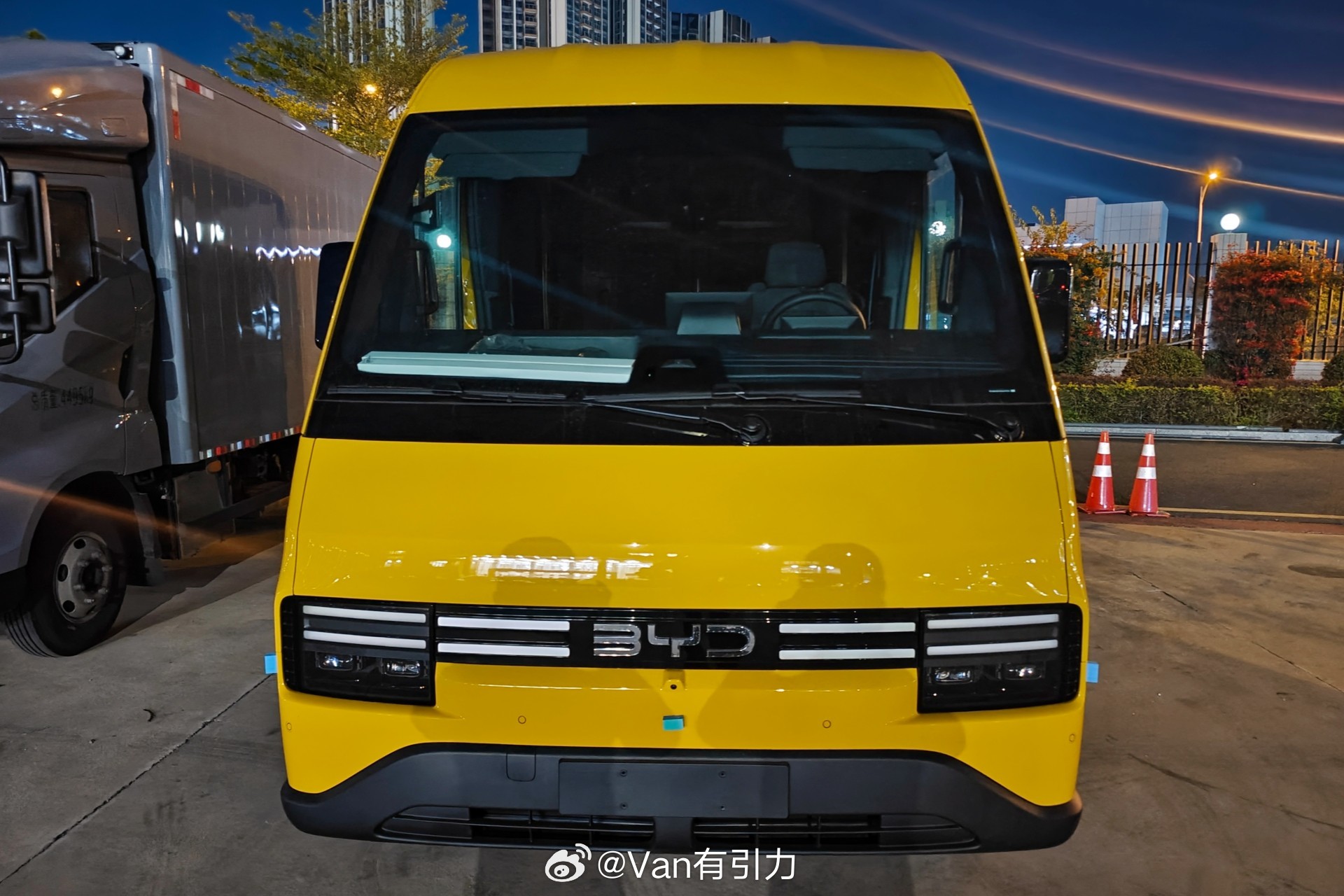 小伙伴在深圳坪山拍到了比亚迪E-VALI，一款2024年9月就在汉诺威车展首发亮