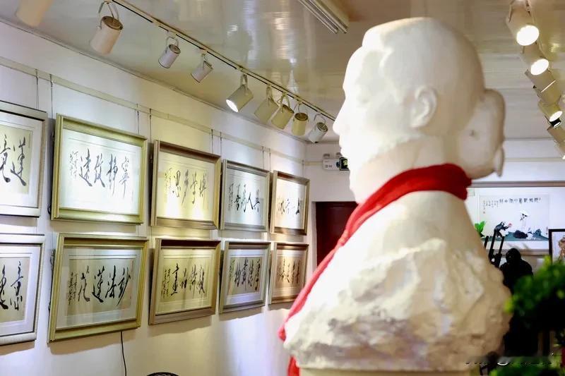 范曾：公私事宜由徐萌全权负责范曾：公私事宜由徐萌全权负责范曾这波操作着实引人