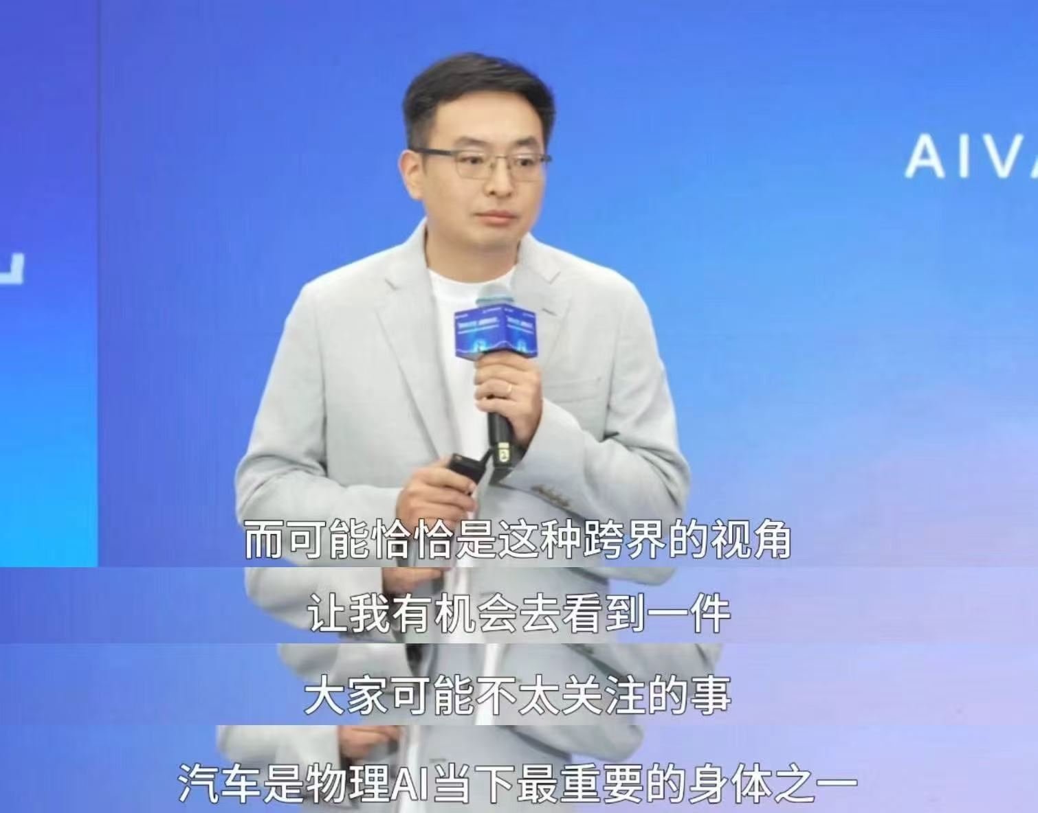 被中国机器人的进化速度震惊到了国内机器人赛道的创新思路让人惊喜。不必执着人形外