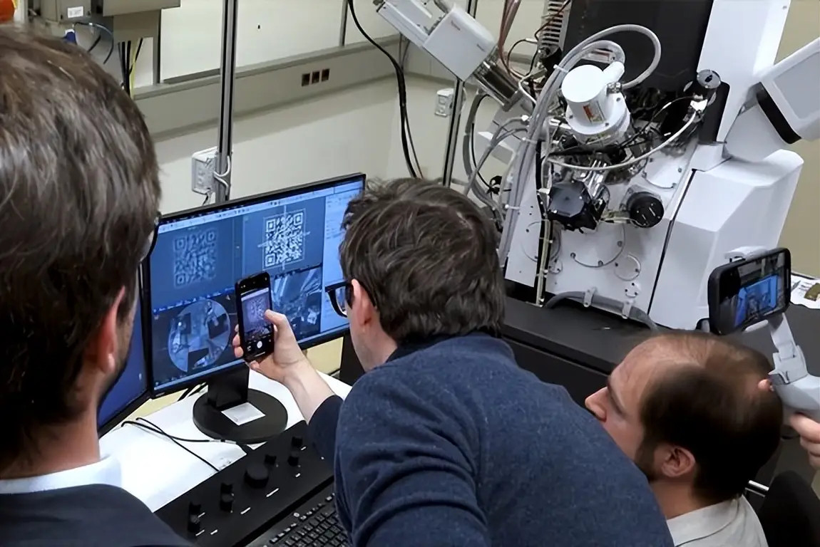 【科学家研制出最小二维码可将数据完整保存数百年】奥地利维也纳工业大学与德国数据