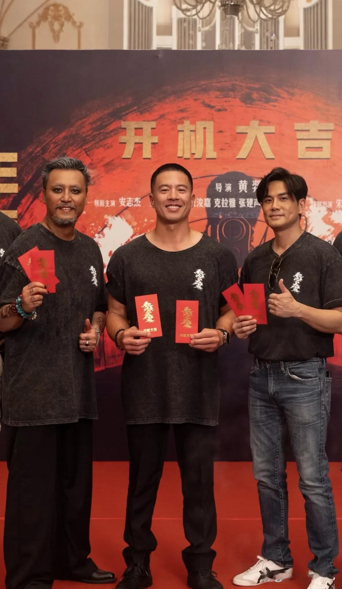 我怀疑安志杰只练上半身肌肉