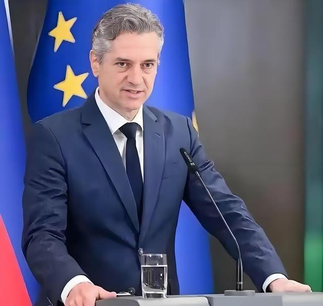 比利时首相说：“人人都想加入欧盟，没人想加入中国。美国的任何邻国都不会说想加入美