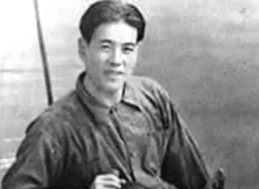1942年，唐生明跟美貌妻子徐来深夜去76号见李士群，李士群说“你跟军统通消息的