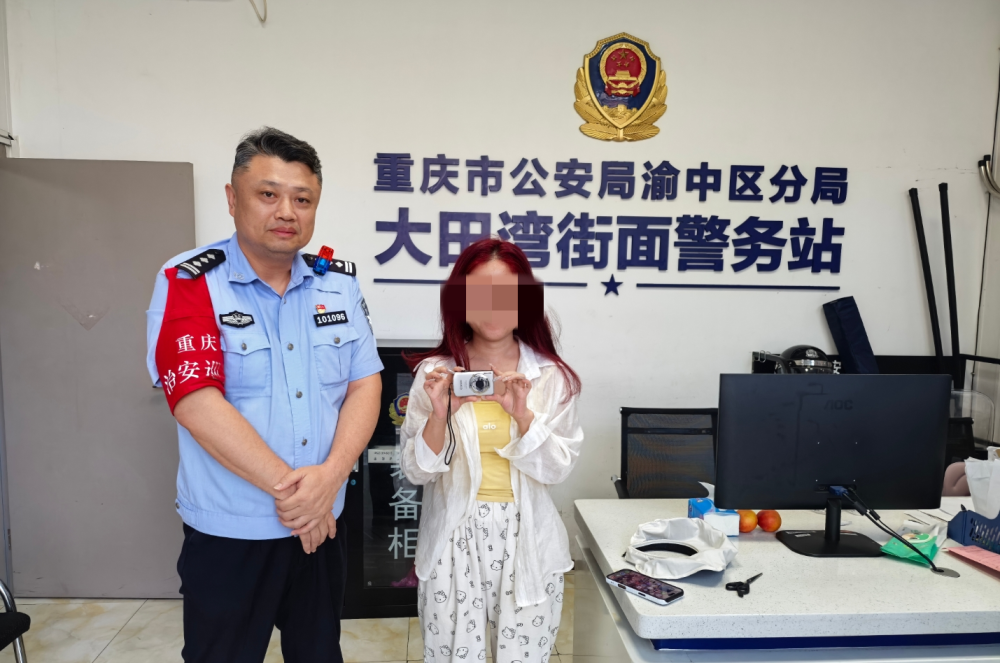 市民把相机遗忘在公园长椅上 渝豫两地民警联手给找回来了