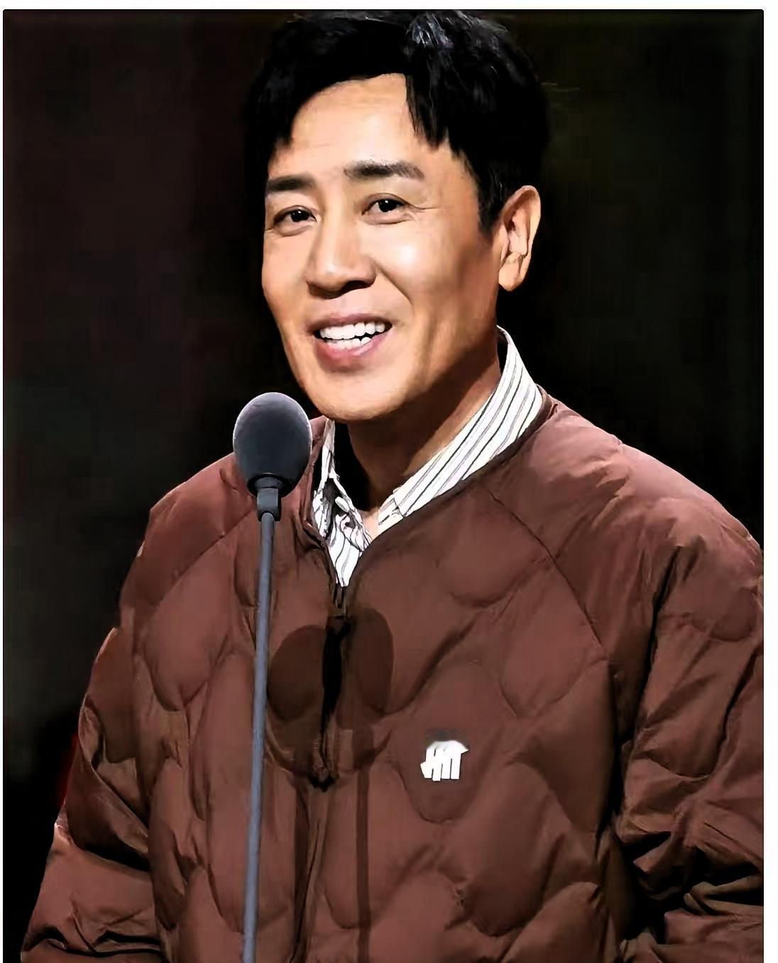 一觉睡醒是不是全网都知道了于和伟那件2300块的羽绒服，居然是波司登的！