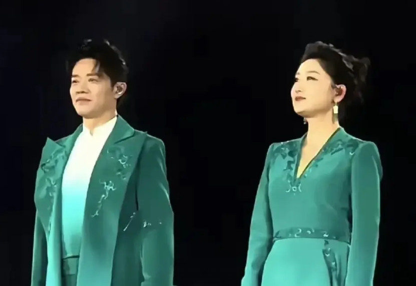凤凰传奇不向资本低头，这才是最牛的，曾毅因为一个手表的不雅设计，就被诬陷有失
