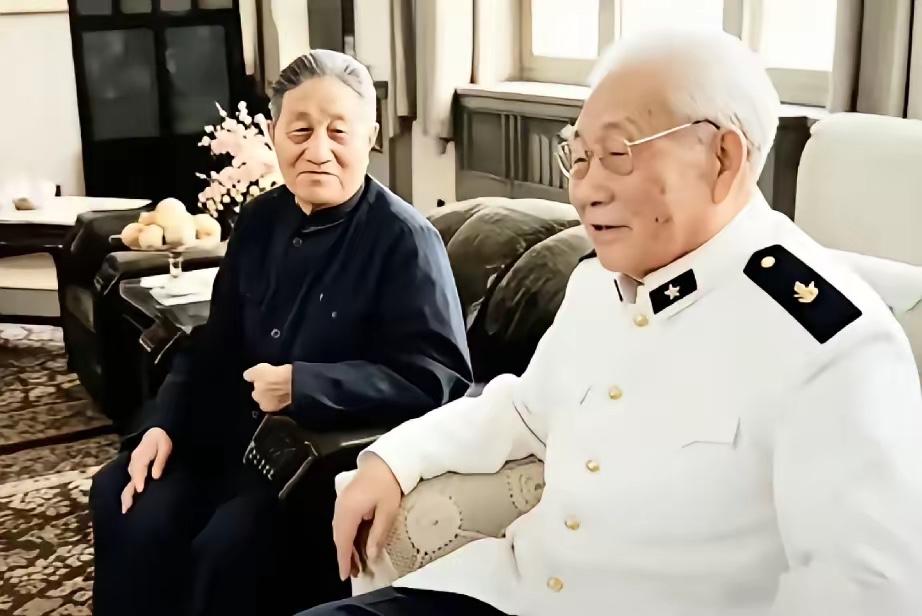 这张照片中，两位老将军都是谁？听说只有60以下才认识，能全部都叫出名字的说明这个