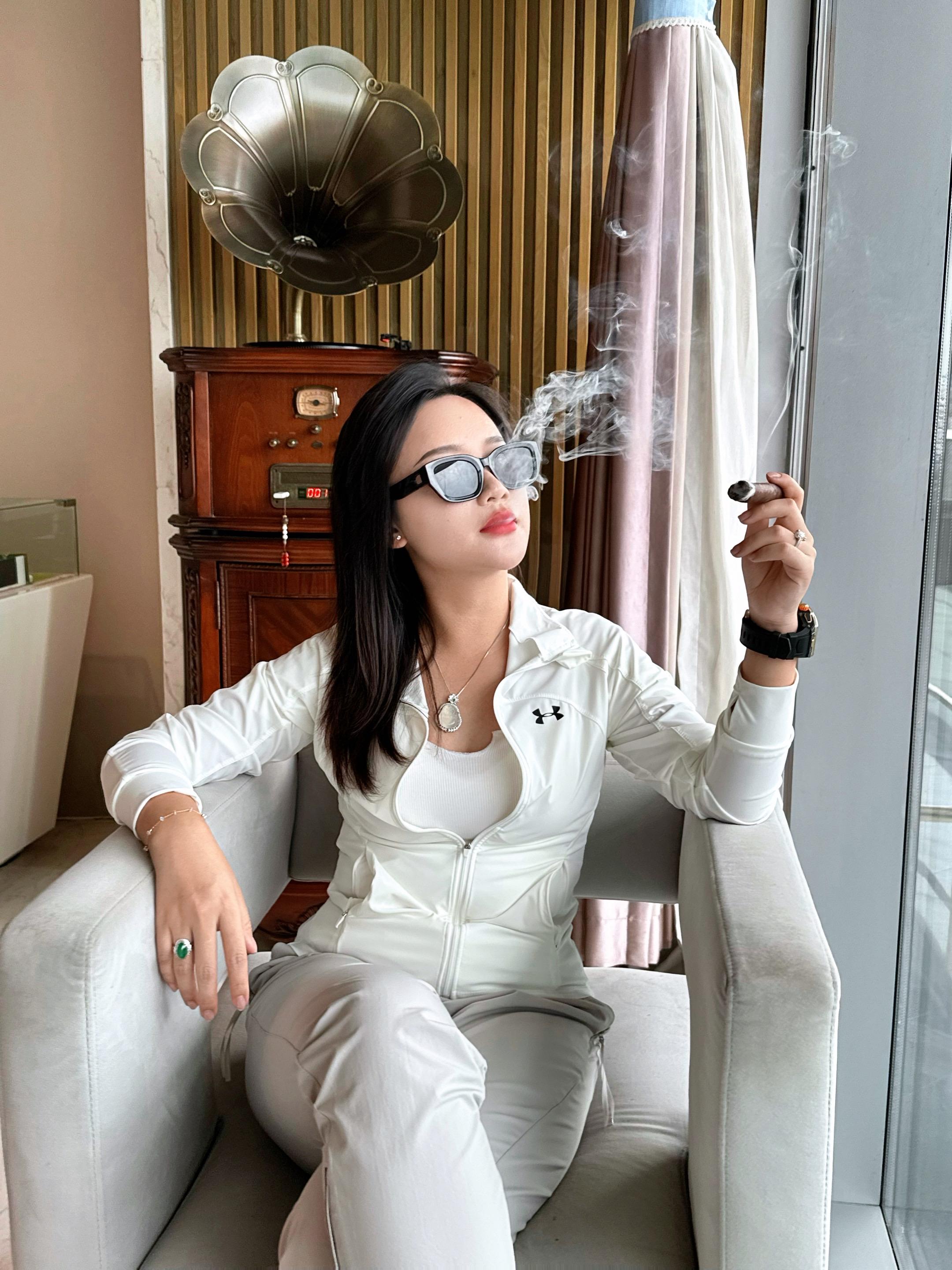 女性不要给人一种乖巧 好掌控 好拿捏的感觉 要不然谁都想教你怎么做事 ...