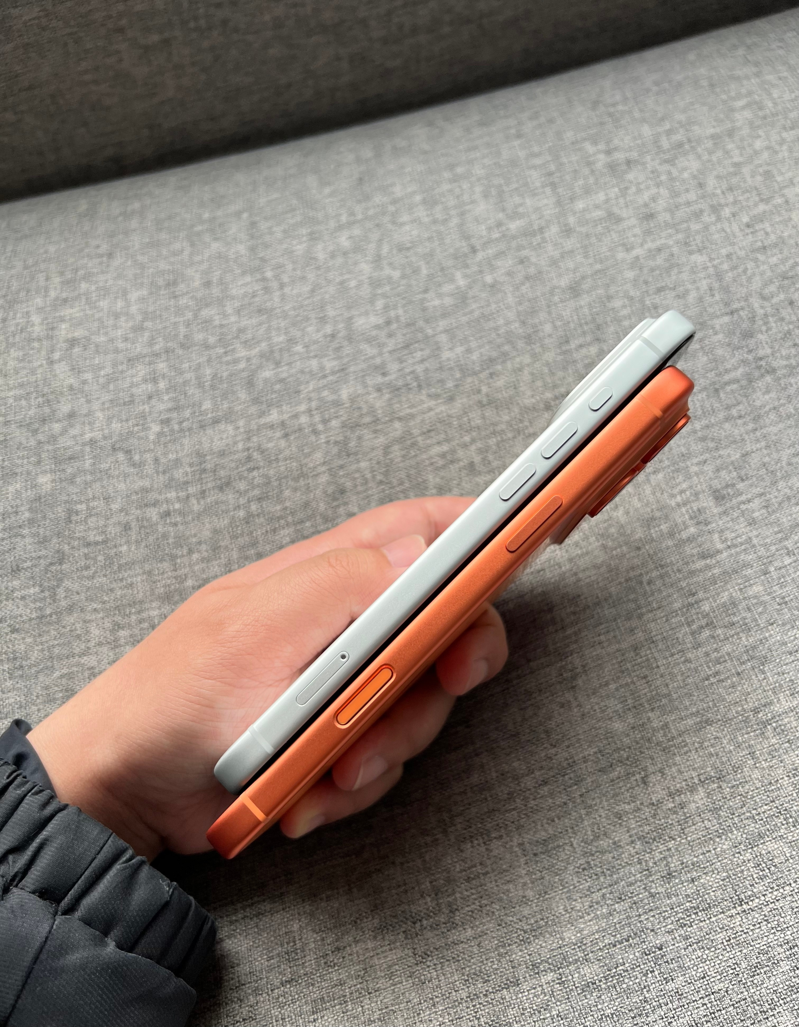 iPhone17ProMax2TB超大存储，一银一橙，都是国行。基本闲置。