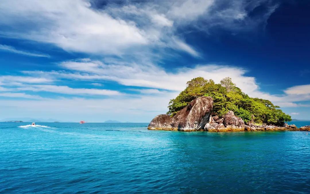 有个女生被采访说，她男朋友送了6年的外卖供她读完了本科和研究生。她知道她亏欠他