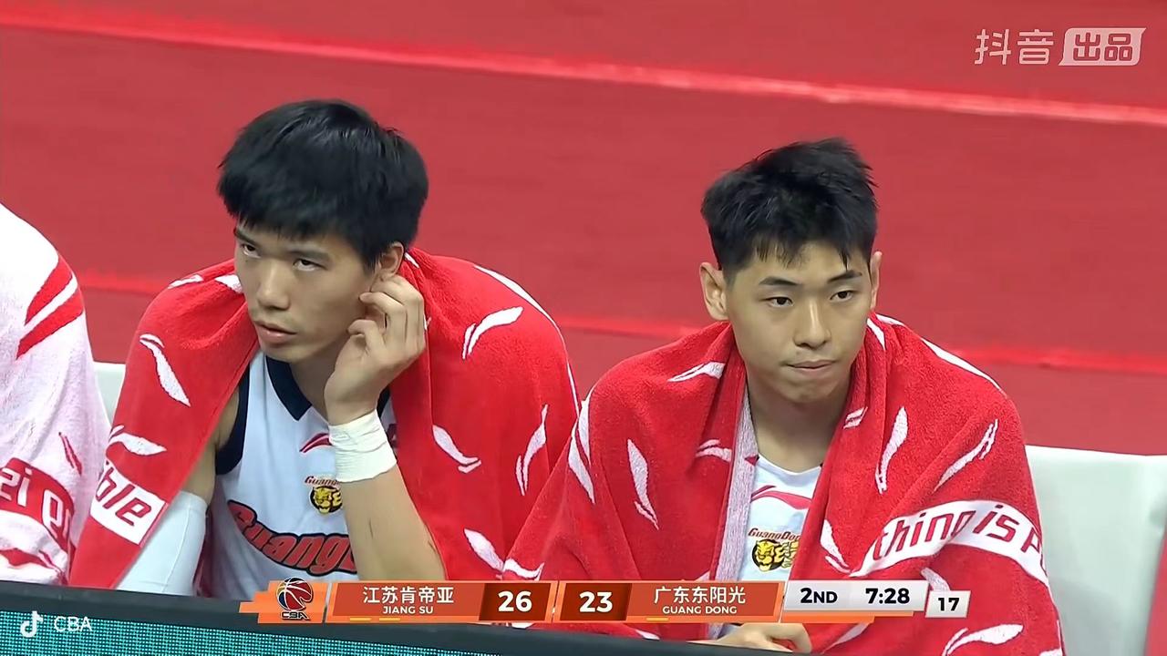 11冠王输给倒数第二？其实是内讧更衣室问题广东几个球星有问题自从崔永熙复出