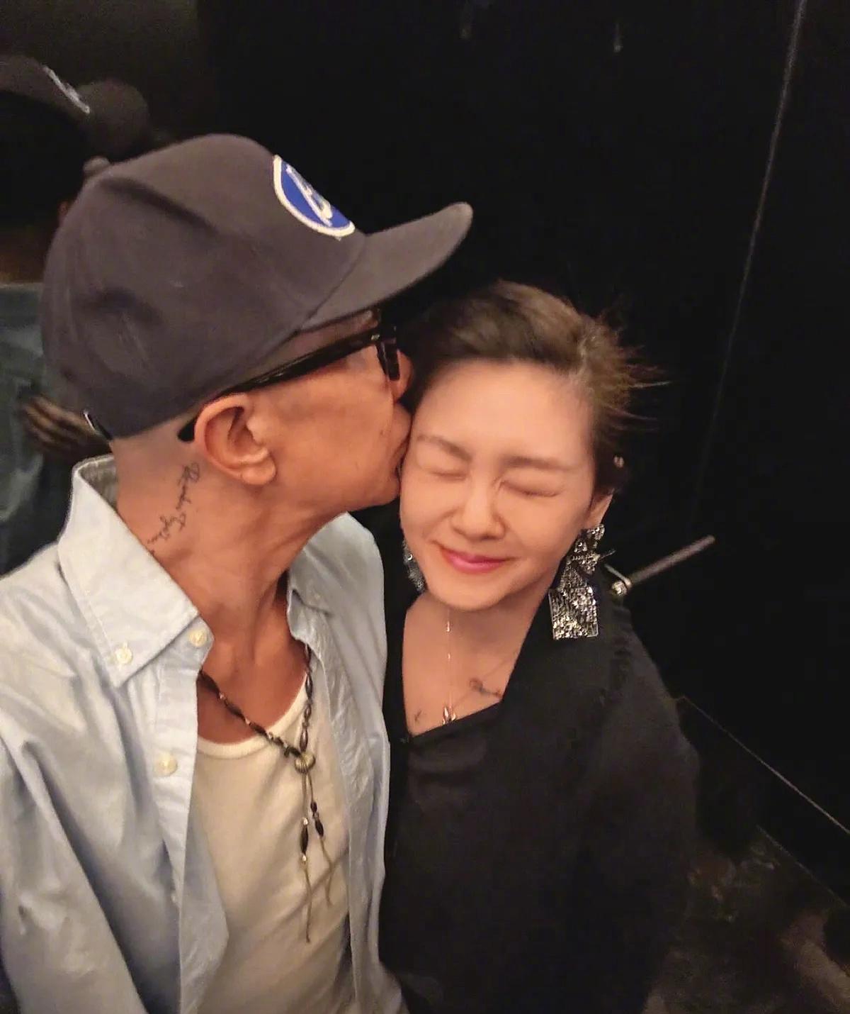 小S抛夫捧姐夫？具俊晔画大S几十幅，她怒砸钱办画展？谁懂啊，小S采访