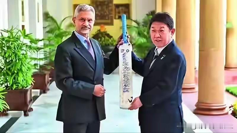 印度高铁又要动了？日本外相茂木敏充与印度外长苏杰生在新德里会谈后，共同拜会莫