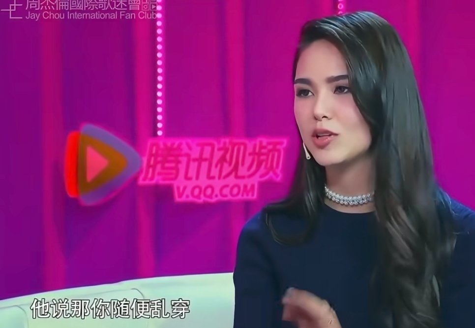 昆凌穿着羽绒服周杰伦穿西装昆凌穿着羽绒服周杰伦穿西装昆凌穿着羽绒服，说好好打扮一