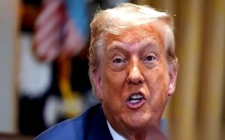 美国人想在中国旁边，再造一个“世界工厂”。地图摊开，手指重重地点在了两个国家上