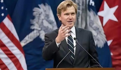 美国还是有头脑清醒的人的，美鹰派专家科尔比告诫美国人：别上俄、印、欧的当了，如果