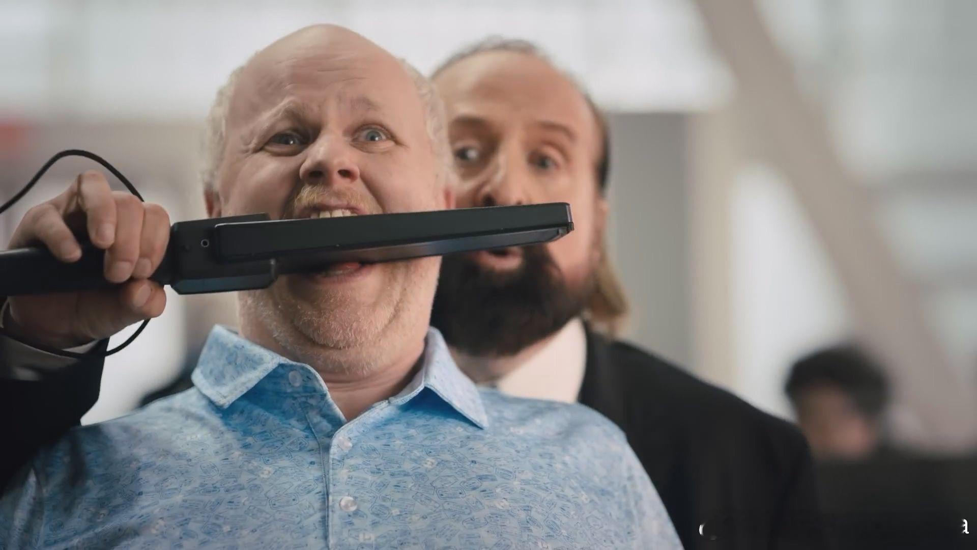 《使命召唤》广告因性暗示在英国被禁播据TheGamer报道，一则用于宣传《使命召