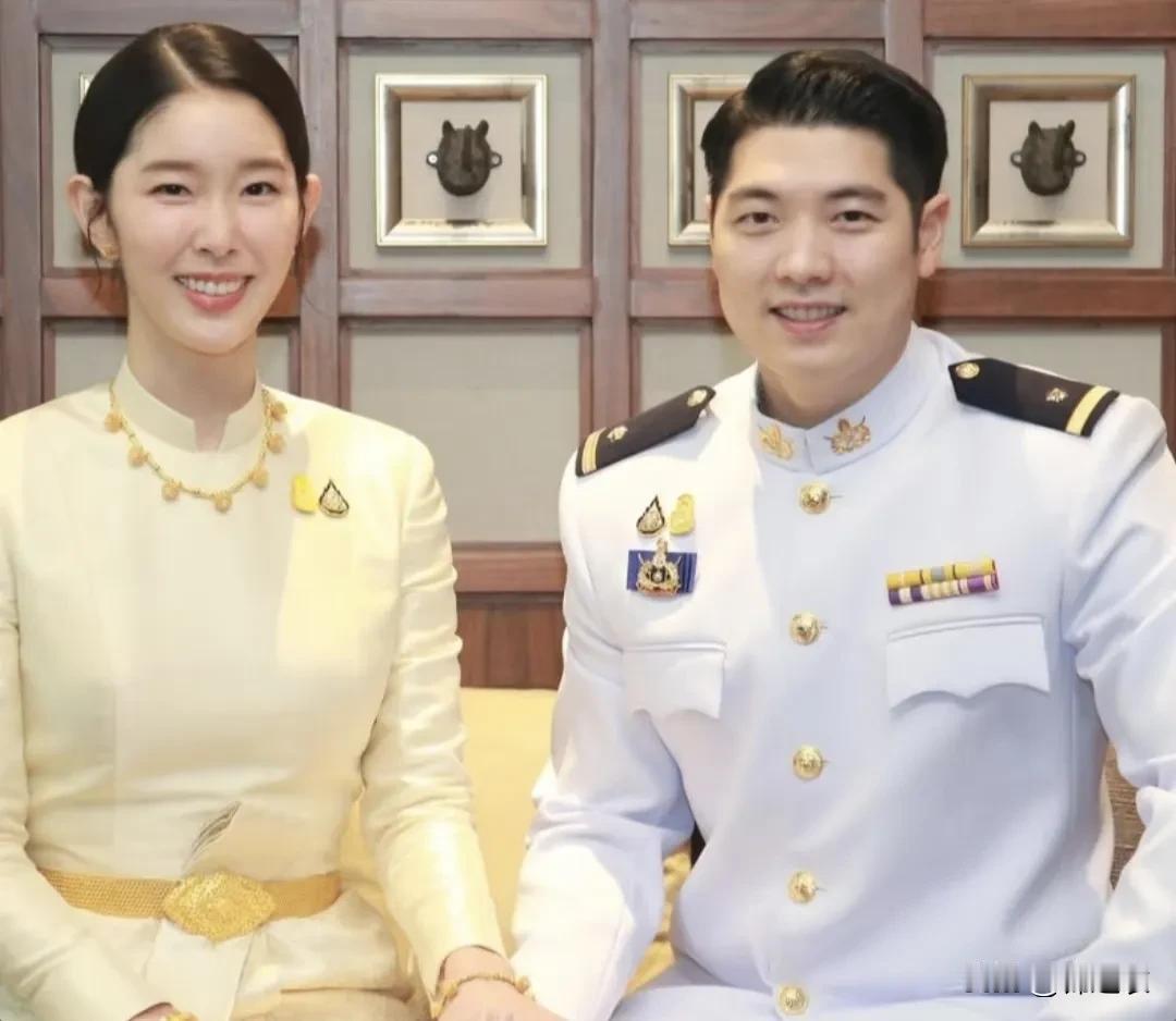 泰国正大家族谢宇宸和他的韩国太太，很多网友说谢家忘祖了，其实这也正常。因为他母亲