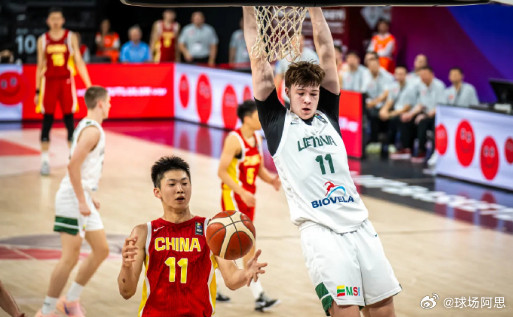 中国U17小将在这次冲突中非常委屈，立陶宛全场都是脏动作，多次故意推搡我们的球员
