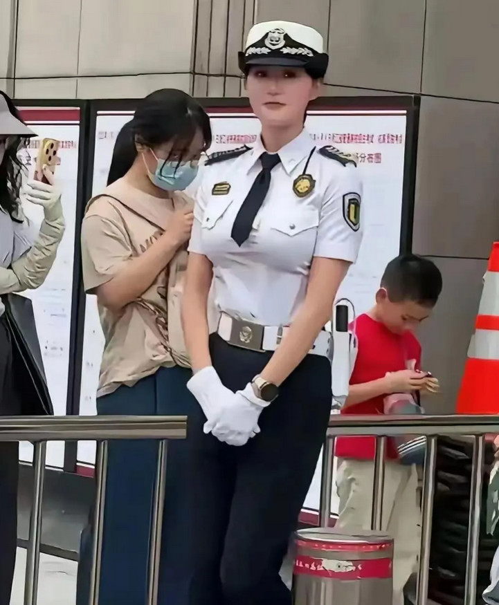 不懂就问，这是保安还是安保？