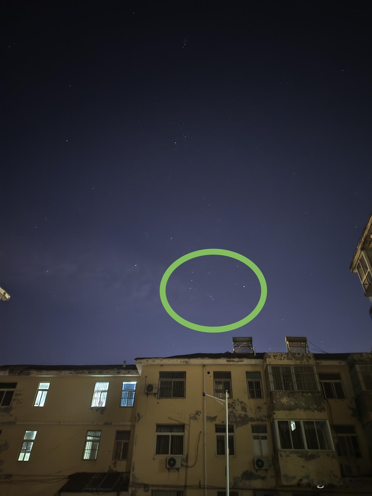 晒图笔记大赛猎户座大星云距离地球1400光年。