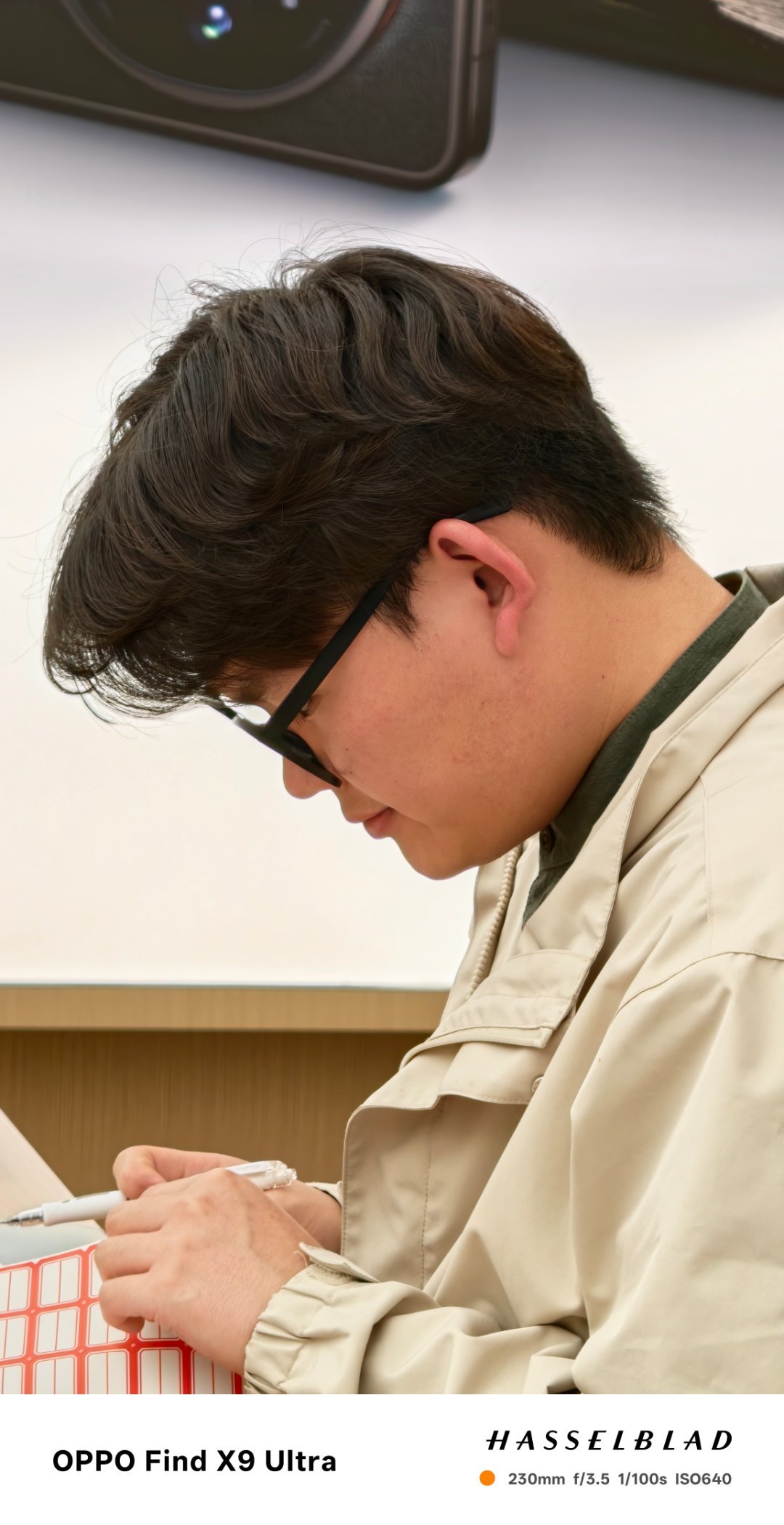 OPPO超大杯这人像表现，荣耀Magic8Pro赢了吗？都是10倍长焦焦段，O