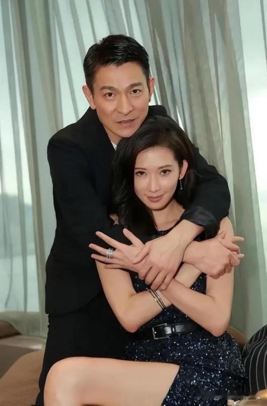 2019年，林志玲大婚，请了半个娱乐圈，却唯独没有请刘德华，刘德华生气地问她:“