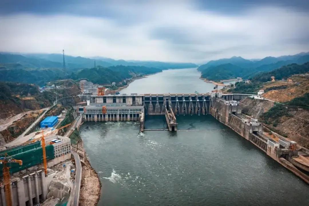 五强溪水电站是湖南最大的水电站！修建这个电站的时候，有个大大的失策，就是没有充分