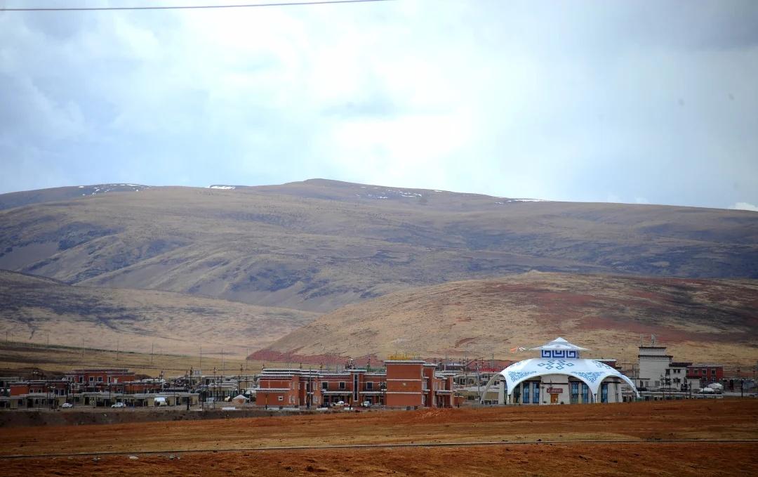 松格玛尼石经城遭遇​足跡，捉迹——9102025年4月四川石渠松格玛尼石