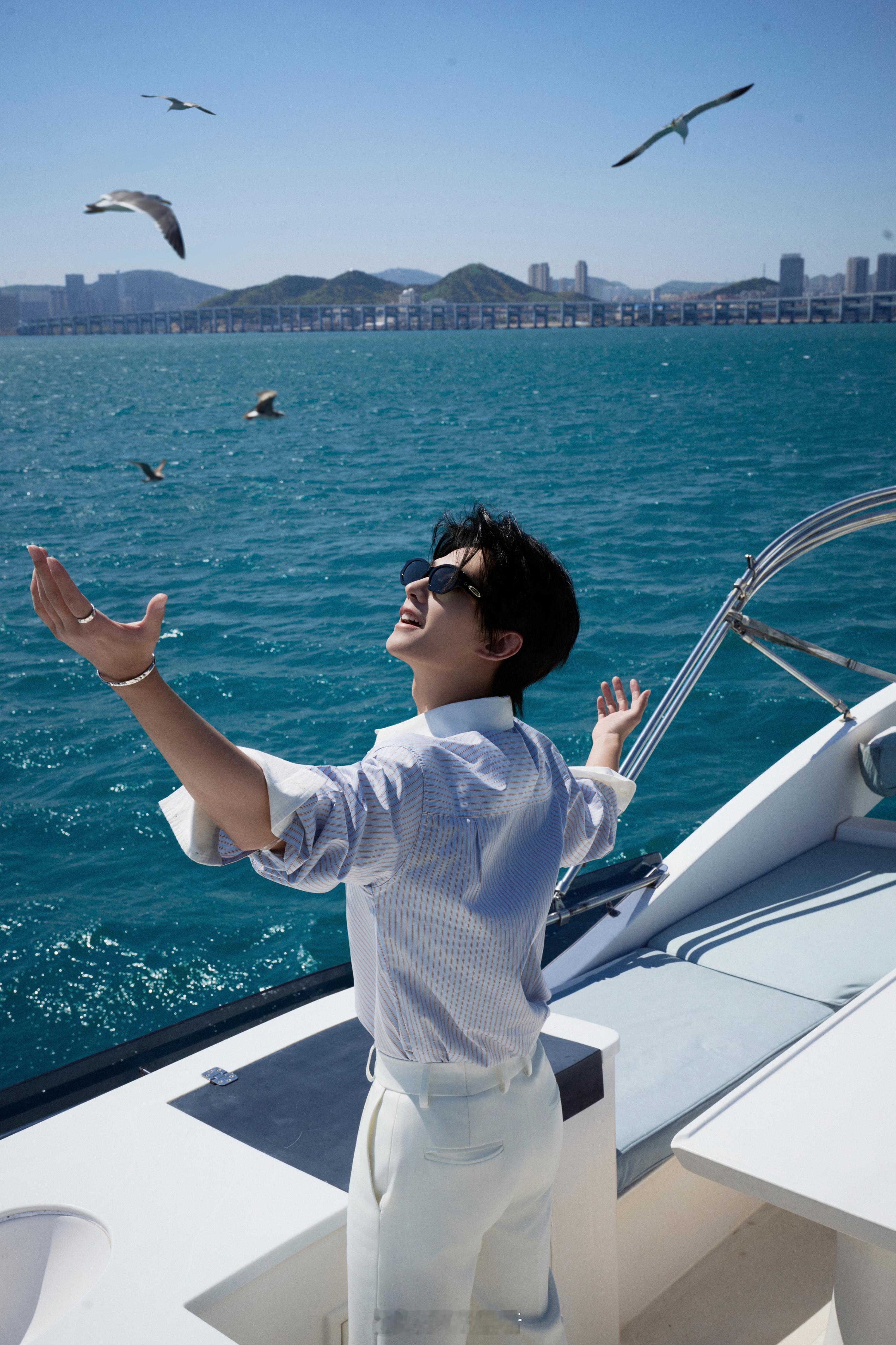 内娱神颜帅哥杨洋的营业照我愿意付费观看！！！