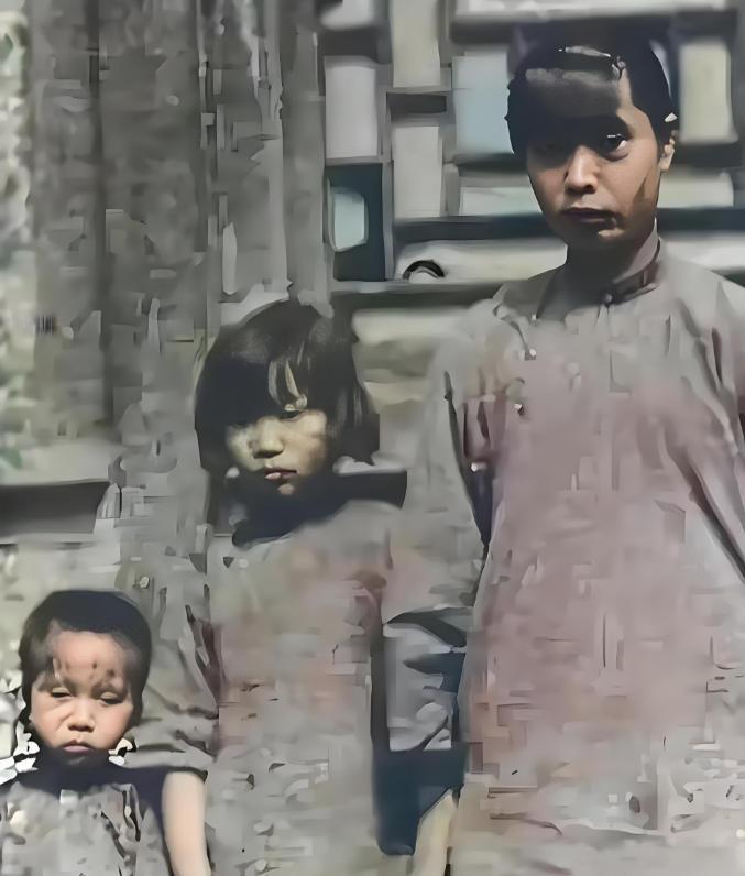 1927年，中国共产党的主要创始人之一李大钊先生就义后，照片上是他的三个孩子，长