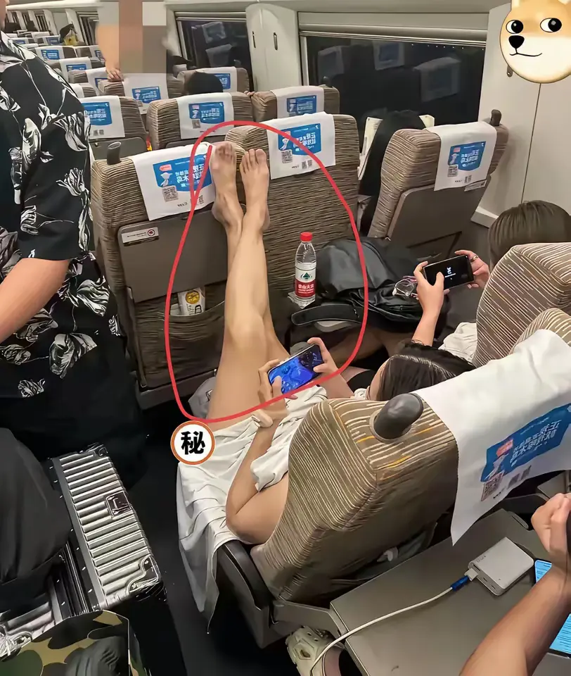 这女的脚长得太难看了！
