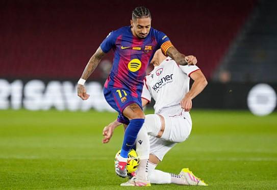 拉菲尼亚本场数据: 7射2正2进球, 1次关键传球, 3次夺回球权