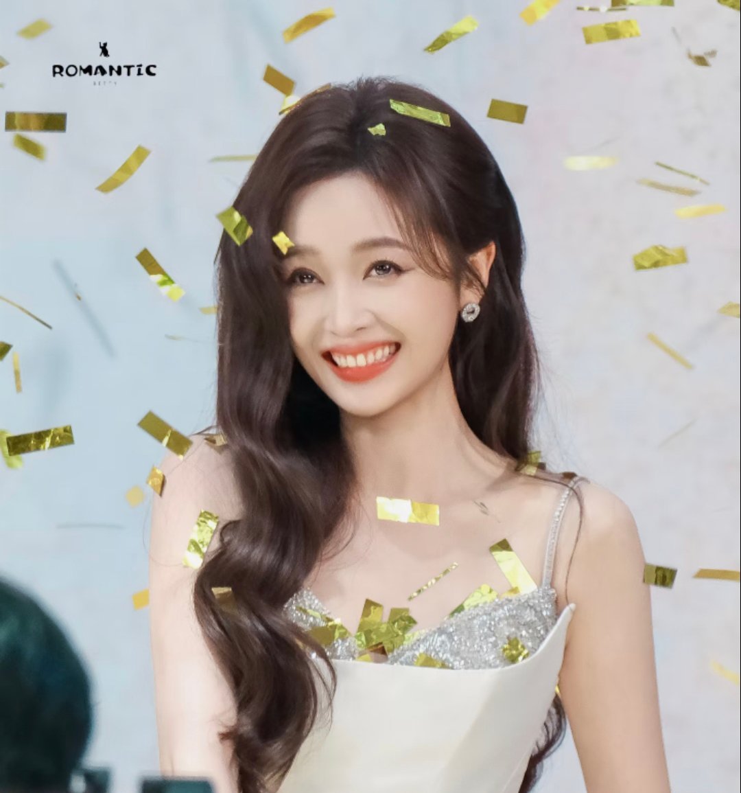 曝吴宣仪提解约遭乐华拒绝吴宣仪本名叫吴祎琏吴宣仪怎么改名了吴宣仪本名曝光！谁能想