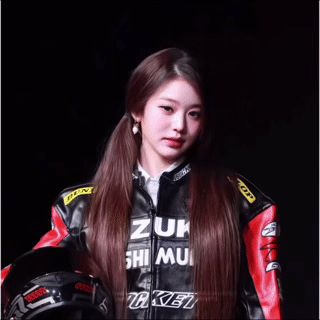 萌飒风我首推…简直少女暴君顶着萌萌的脸和发型穿机车服