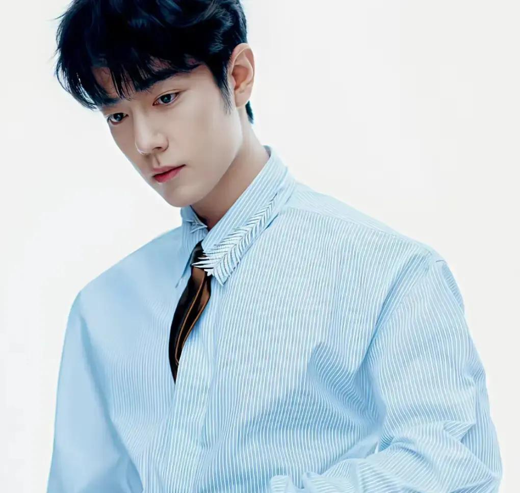 肖战拿SMG视帝那天，孙俪就坐在他旁边。郑晓龙导演的一双儿女，在台下对视一笑。