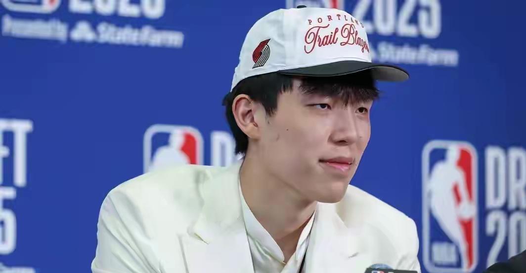 对阵荷兰的热身赛，主教练郭士强表示，肯定会给杨瀚森上场的机会。实话实说杨瀚森的