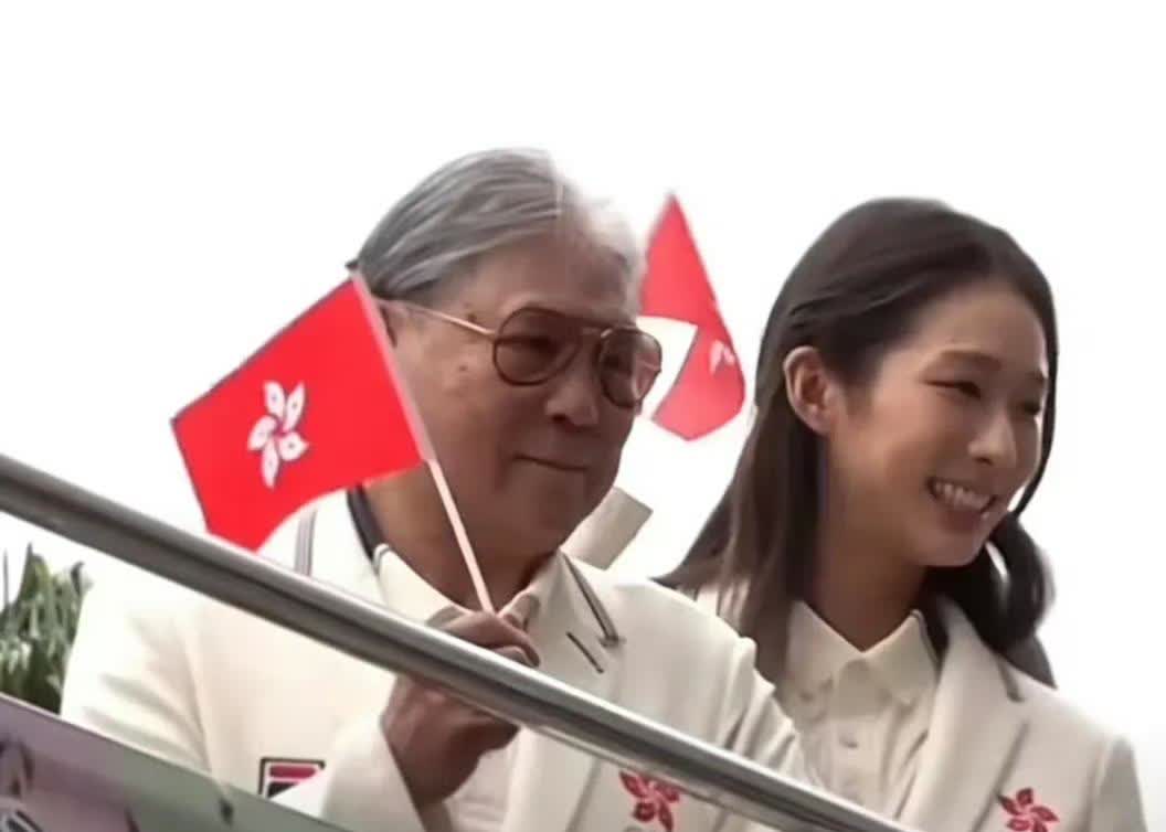 30岁江旻憓最近火了，40岁霍启山欣赏她，神似母亲朱玲玲，港媒也极力撮合，会与郭