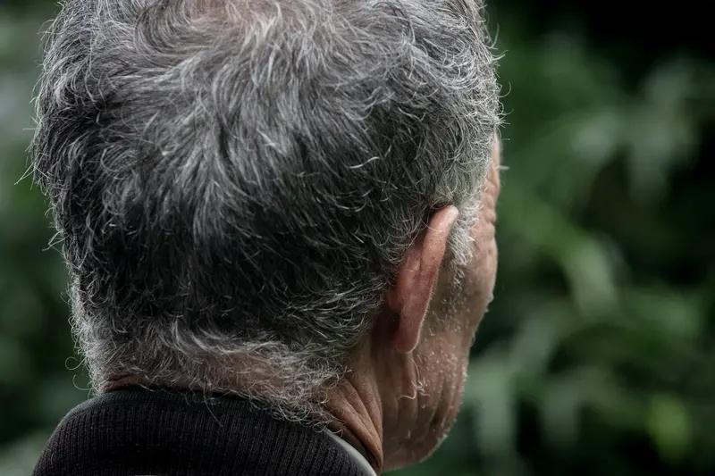 南京，75岁老人卖红薯，一女子用假币买老人红薯。几天后，女子再次去老人摊前买红薯