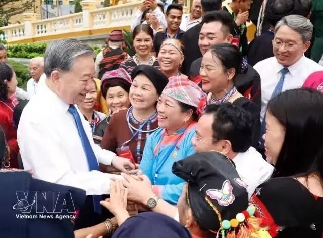 不辞辛劳的苏林，乘火车历经10多个小时行程返回国内。第二天（4月18日上午）他就