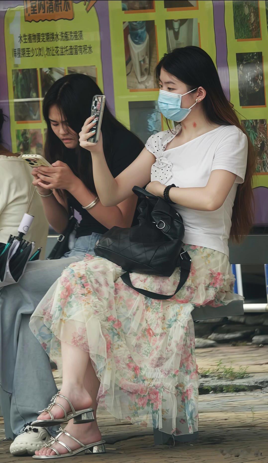 长发飘逸的美丽女孩