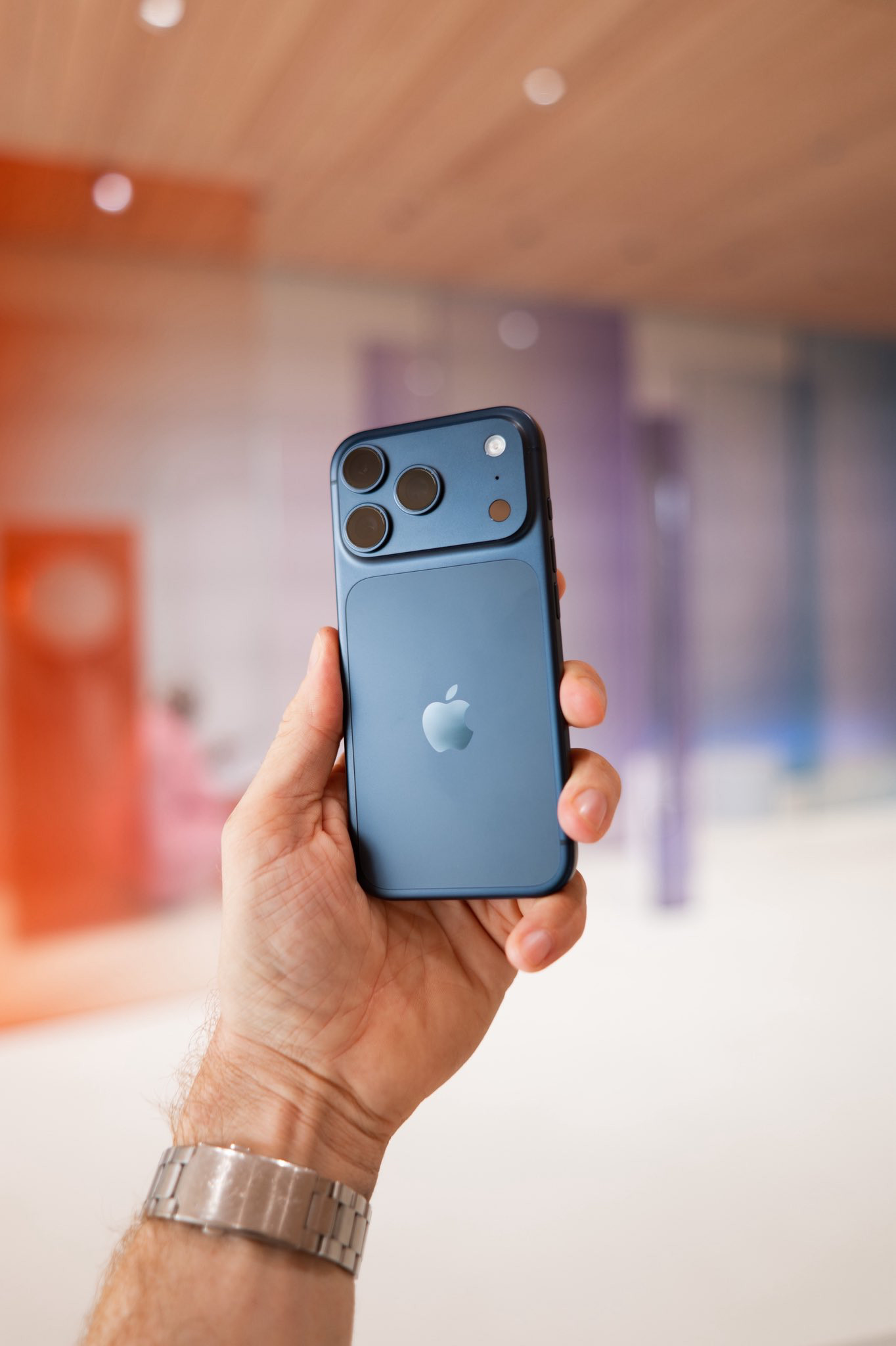iPhone17ProMax三个颜色，我心中的排序。蓝色>橙色>