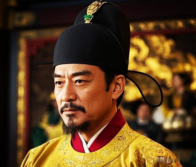 公元937年，徐州人李昪在金陵登基称帝，建立南唐政权。李昪制定了"保境安民"的基