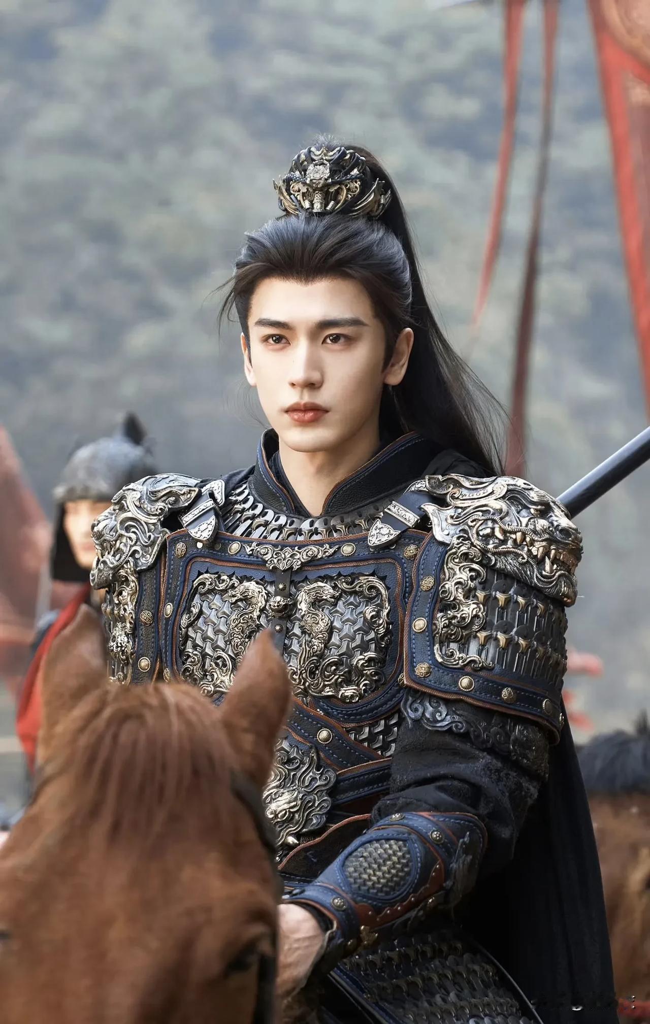 有网友说；关于娱乐圈审美这个事，我说两句。首先我是80后，肯定不喜欢现在那种小鲜